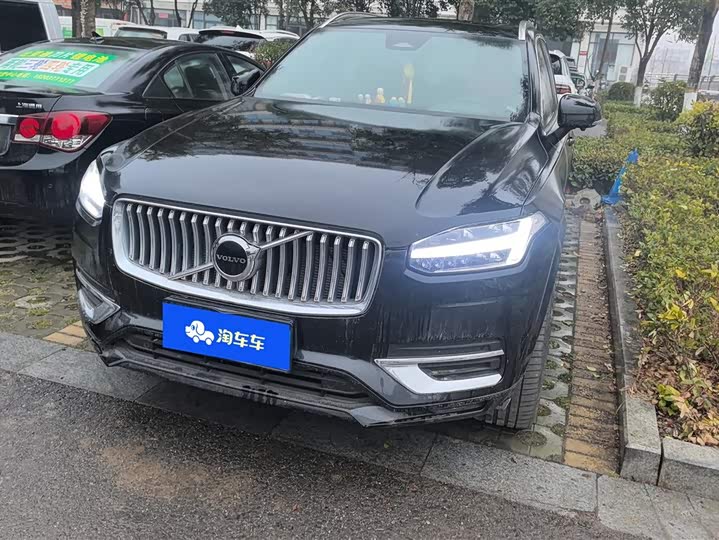 Фото 1 - Volvo XC90