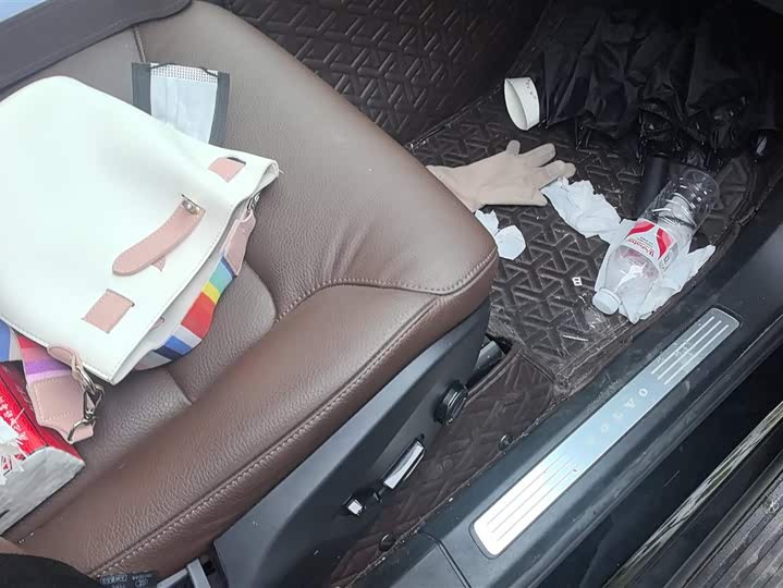 Фото 8 - Volvo XC90