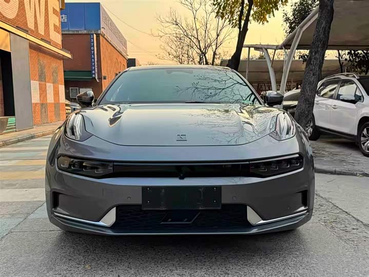 Фото 2 - Zeekr 001