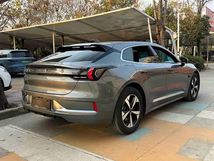 Фото 4 - Zeekr 001