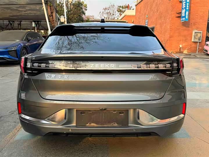 Фото 5 - Zeekr 001