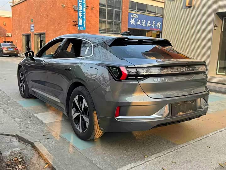 Фото 6 - Zeekr 001