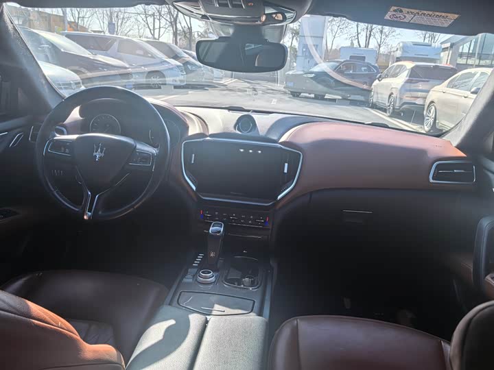 Фото 2 - Maserati Ghibli