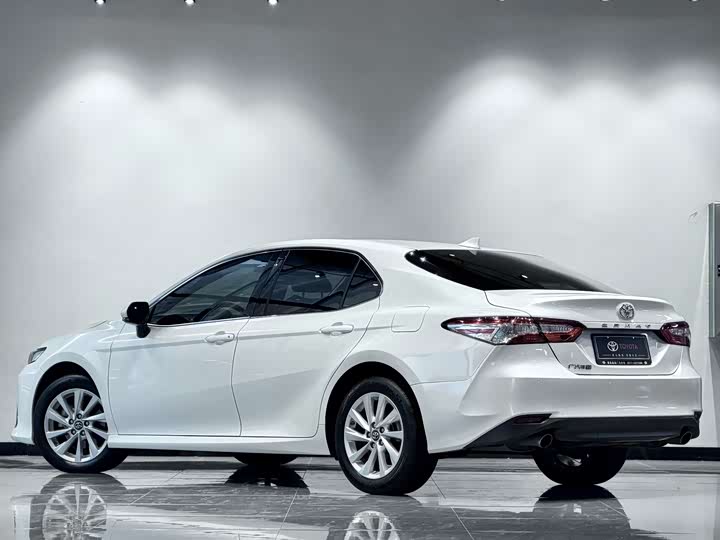 Фото 3 - Toyota Camry