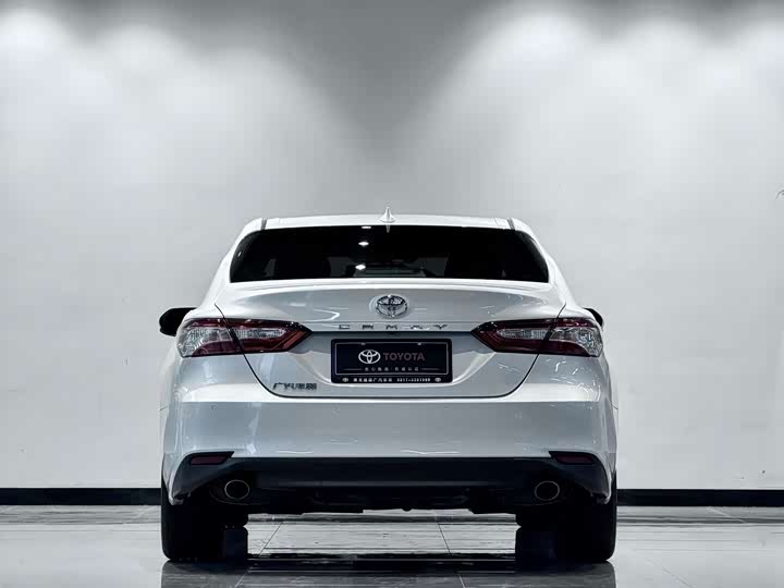 Фото 4 - Toyota Camry