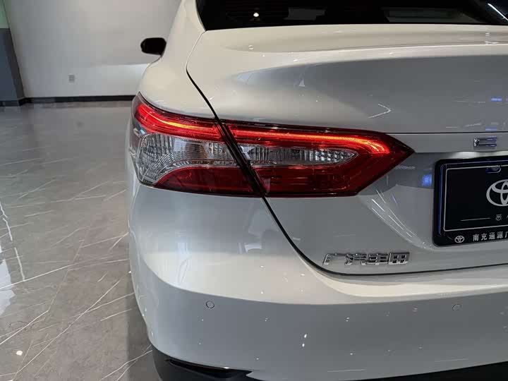 Фото 6 - Toyota Camry