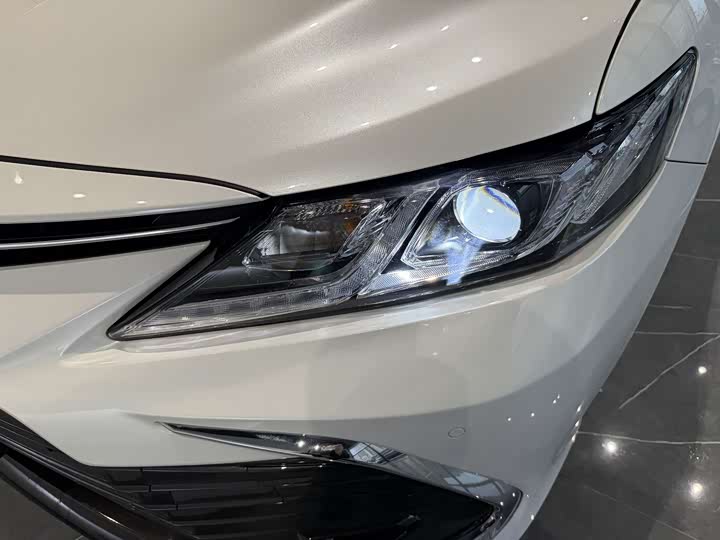 Фото 7 - Toyota Camry