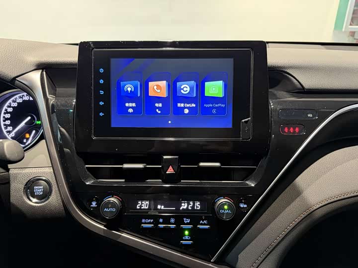 Фото 9 - Toyota Camry