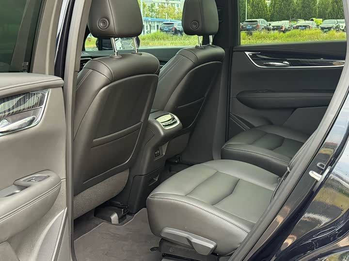 Фото 8 - Cadillac XT6