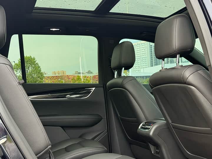 Фото 9 - Cadillac XT6