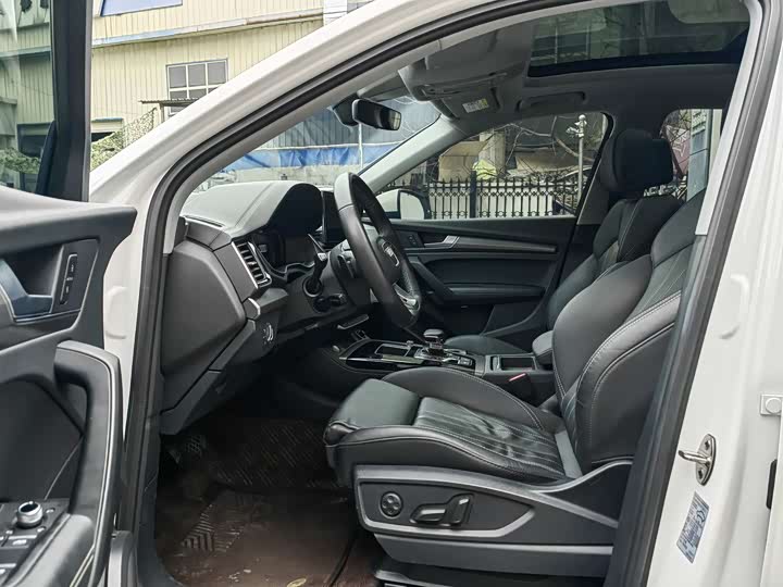 Фото 6 - Audi Q5L