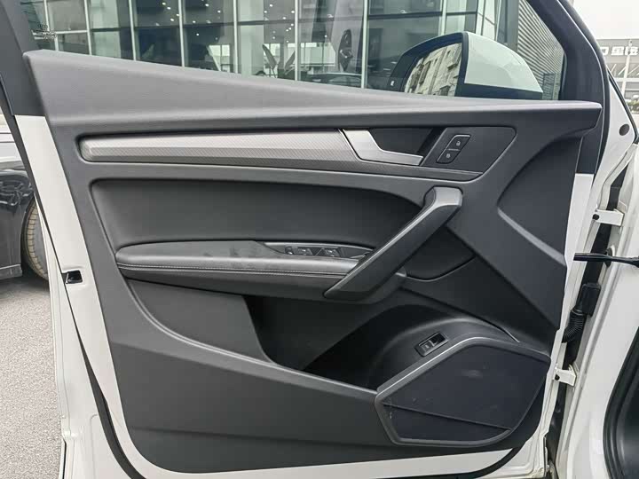 Фото 7 - Audi Q5L