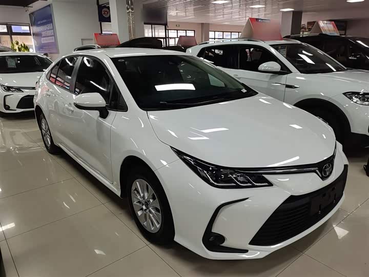 Фото 4 - Toyota Corolla