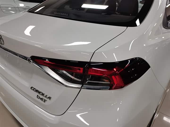 Фото 8 - Toyota Corolla