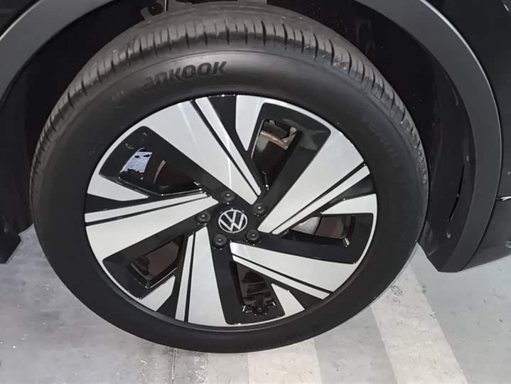 Фото 6 - Volkswagen Tiguan L Pro