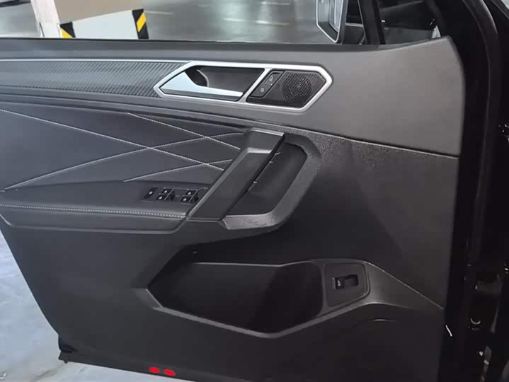 Фото 7 - Volkswagen Tiguan L Pro