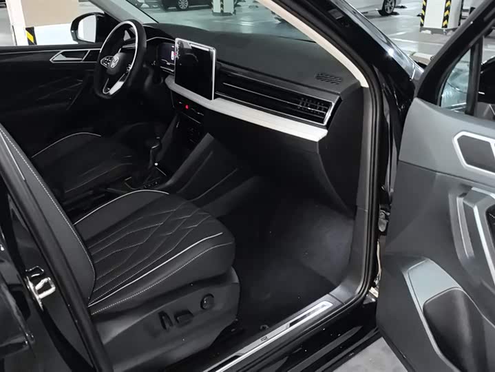 Фото 8 - Volkswagen Tiguan L Pro