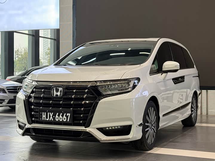 Фото 1 - Honda Elysion