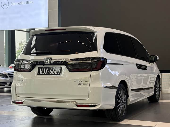 Фото 5 - Honda Elysion