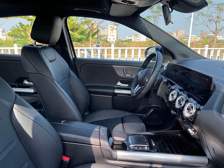 Фото 8 - Mercedes-Benz GLA-Class