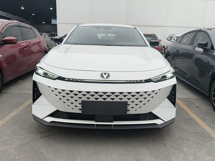 Фото 3 - Changan UNI-V Hybrid