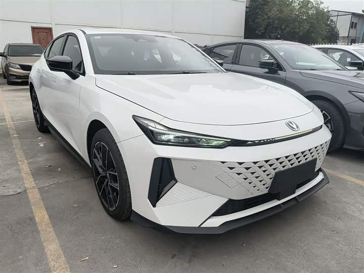 Фото 4 - Changan UNI-V Hybrid