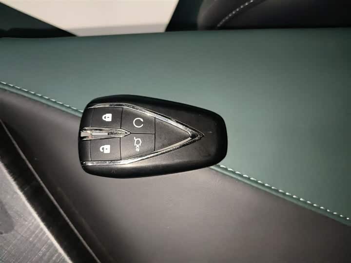 Фото 9 - Changan UNI-V Hybrid