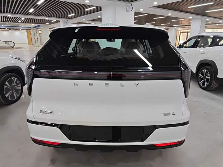 Фото 6 - Geely Atlas L