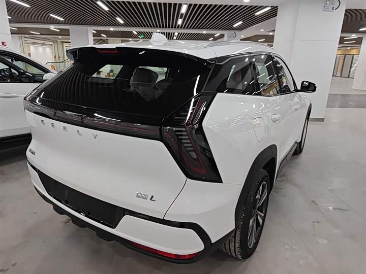 Фото 7 - Geely Atlas L