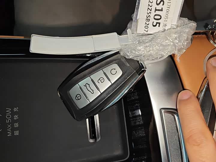 Фото 9 - Geely Atlas L