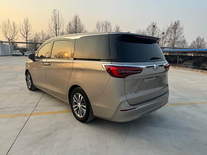 Фото 5 - Buick GL8 ES