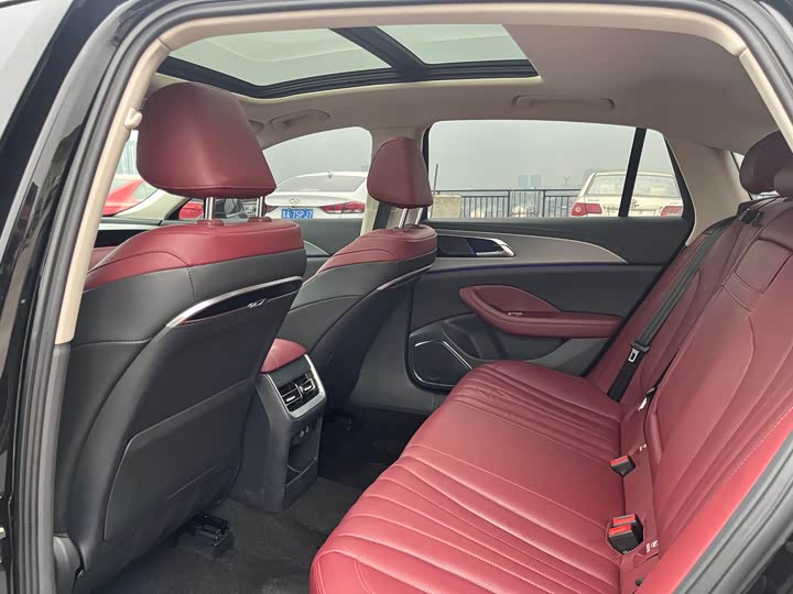 Фото 6 - Hongqi H5