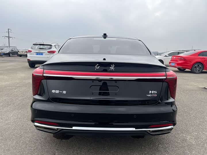 Фото 8 - Hongqi H5