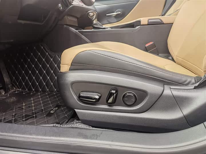 Фото 7 - Lexus ES