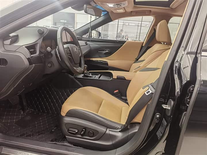 Фото 8 - Lexus ES