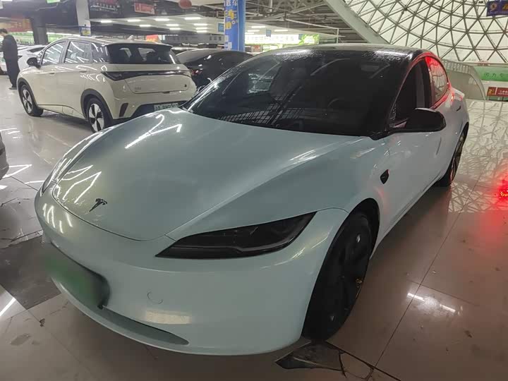 Фото 1 - Tesla Model 3
