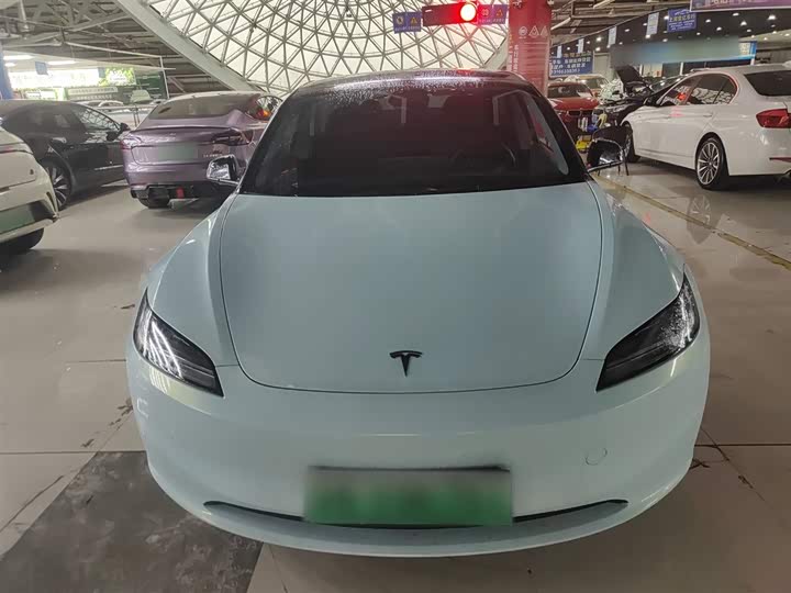 Фото 3 - Tesla Model 3