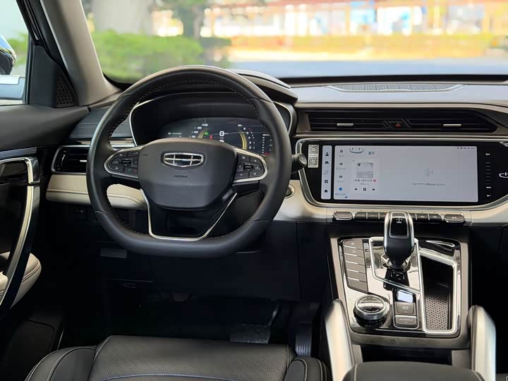 Фото 6 - Geely Atlas