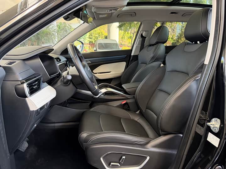 Фото 9 - Geely Atlas