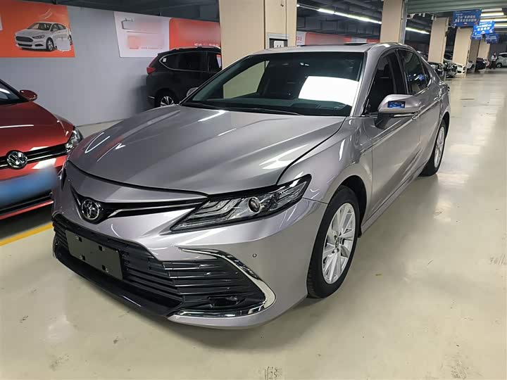 Фото 2 - Toyota Camry