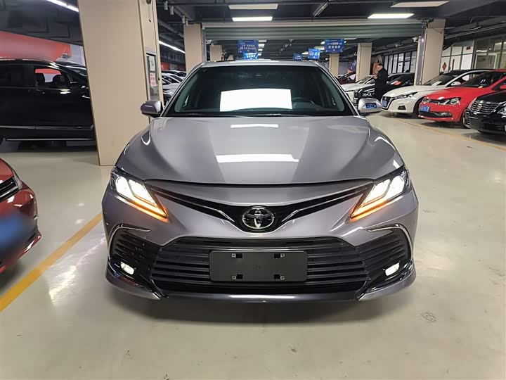 Фото 3 - Toyota Camry