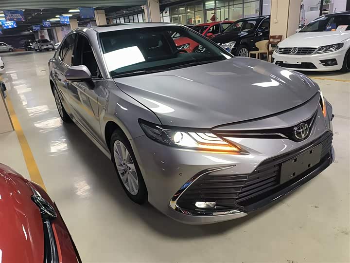 Фото 4 - Toyota Camry