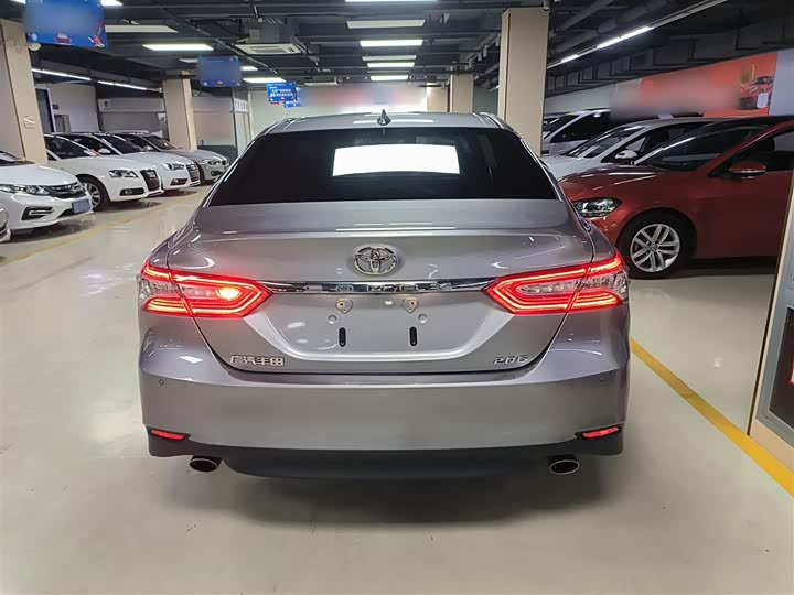 Фото 6 - Toyota Camry