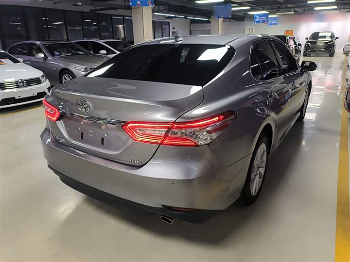 Фото 7 - Toyota Camry