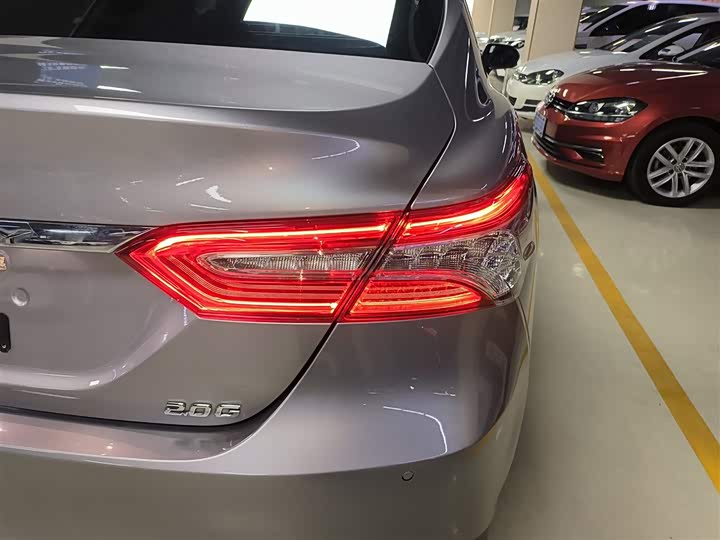 Фото 8 - Toyota Camry