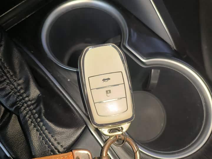 Фото 9 - Toyota Camry