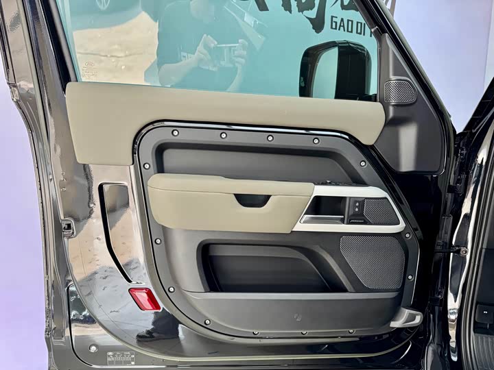 Фото 9 - Land Rover Defender