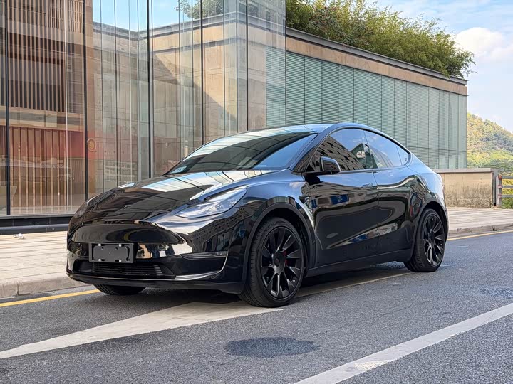 Фото 1 - Tesla Model Y