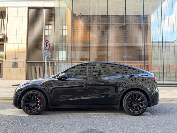 Фото 2 - Tesla Model Y