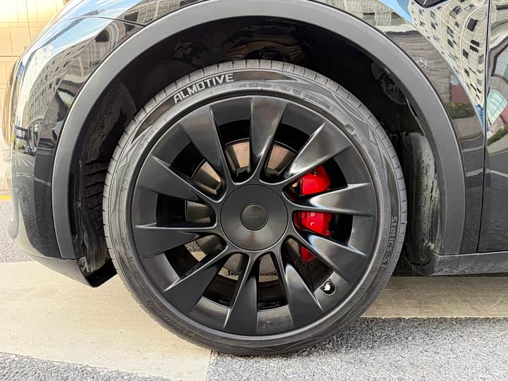 Фото 3 - Tesla Model Y